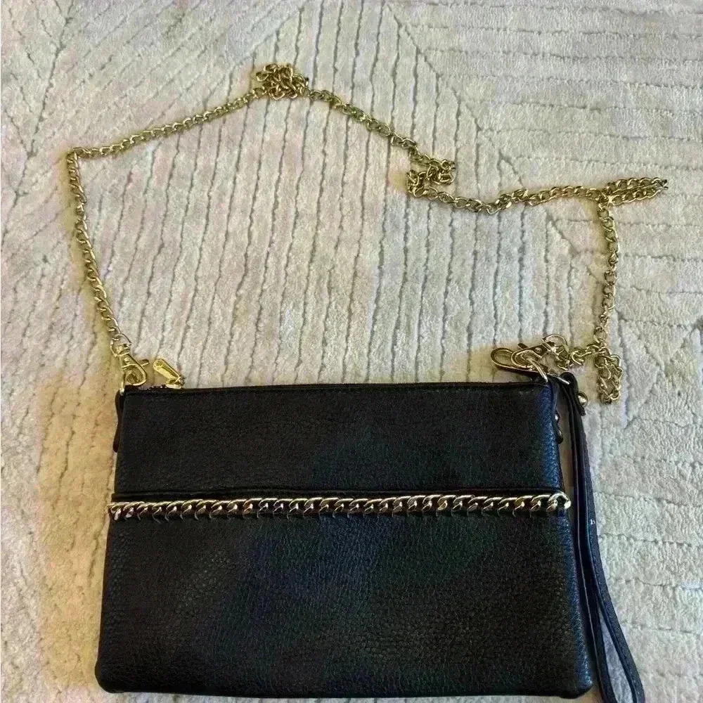 Charlie’s black faux leather classy purse